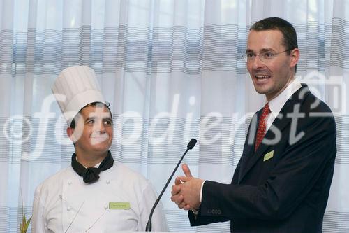 SV (Schweiz) AG, VIP Anlass Courtyard by Marriott Zuerich Nord. Bild: Sarino Serratore, Chefkoch; Stefano Alborghetti, General Manager Courtyard by Marriott Zuerich Nord