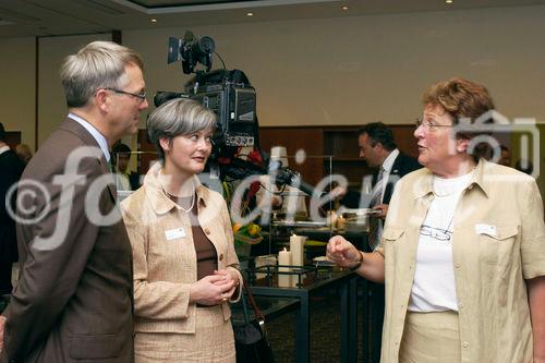 SV (Schweiz) AG, VIP Anlass Courtyard by Marriott Zuerich Nord. Bild: VIP Empfang, Stehlunch; Susy Brueschweiler, CEO SV Group