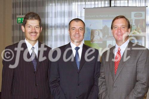 SV (Schweiz) AG eröffnet erstes Courtyard by Marriott Hotel in Zuerich Nord. Bild: Beat Kuhn, Verantwortlicher SV Schweiz fuer Courtyard by Marriott; Philippe Echenard, CEO SV Schweiz; Kevin Kearney, Executive Vice President International Hotel Development, International Hotel Licensing Company S.a.r.l.; Markus Lehnert, Vice President International Hotel Development, International Hotel Licensing Company S.a.r.l.