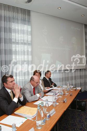 Bilanzmedienkonferenz SV Group. Bild: Philippe Echenard, CEO SV Schweiz; Ulrich Liechti, CFO SV Group; Susy Brueschweiler, CEO SV Group; Ernst A. Brugger, Praesident des Verwaltungsrats