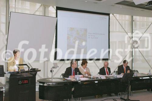 Bilanzmedienkonferenz SV Group. Bild: Silvia Schnidrig, Corporate Communications Manager, SV Group; Ernst A. Brugger, Praesident des Verwaltungsrats; Susy Brueschweiler, CEO SV Group; Ulrich Liechti, CFO SV Group; Philippe Echenard, CEO SV Schweiz