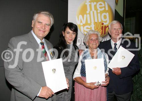 (C) fotodienst/Anna Rauchenberger - Wien 29.09.2006 - Freiwilligen Gala im Uniqa Tower. FOTO:H. Kröll (Spec. Olympics), A. Zartl, Ehepaar Kuffner (Wasserrettung).