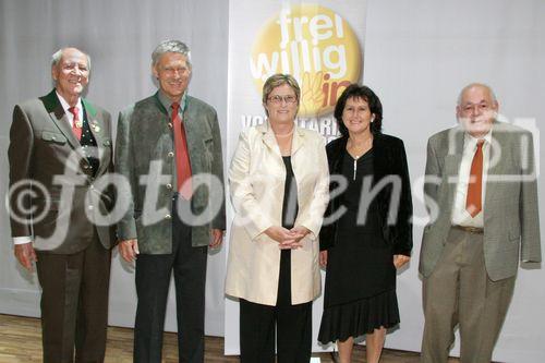 (C) fotodienst/Anna Rauchenberger - Wien 29.09.2006 - Freiwilligen Gala im Uniqa Tower. FOTO: Preisträger des Behindertensportvereins Spittal/Drau mit. BM. U. Haubner.