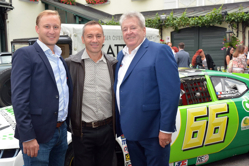 Der austro-amerikanische Filterhersteller Dexwet International AG hat sein neues NASCAR-Werksteam Dexwet DF1 Racing in der Sektkellerei Kattus präsentiert. CEO Clemens Sparowitz kündigte i.d.Z. an, mit dem Unternehmen bis 2019 an die US-Börse NASDAQ zu gehen.