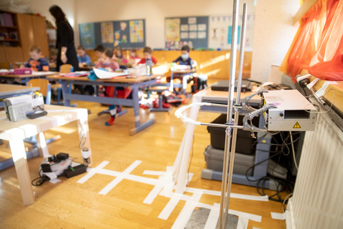 (c) fotodienst.at / Anna Rauchenberger – Wien, 15.02.2021 -  Die Volksschule Hainfeld in Niederösterreich ist Schauplatz einer dreiwöchigen Luftfilterstudie des Instituts für Innenraumanalytik mit Filterhersteller Dexwet. 