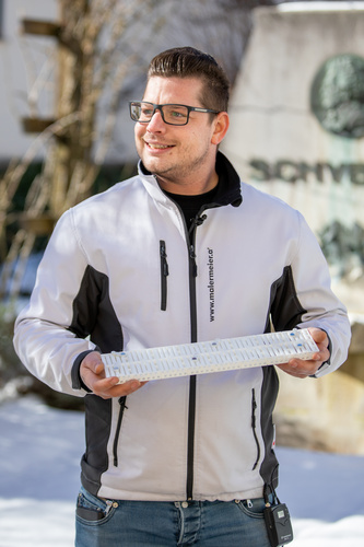 (c) fotodienst.at / Anna Rauchenberger – Wien, 15.02.2021 -  Die Volksschule Hainfeld in Niederösterreich ist Schauplatz einer dreiwöchigen Luftfilterstudie des Instituts für Innenraumanalytik mit Filterhersteller Dexwet. Im Bild: Dexwet Service Partner Michael Meier.