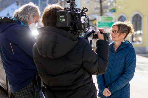 (c) fotodienst.at / Anna Rauchenberger – Wien, 15.02.2021 -  Die Volksschule Hainfeld in Niederösterreich ist Schauplatz einer dreiwöchigen Luftfilterstudie des Instituts für Innenraumanalytik mit Filterhersteller Dexwet. Im Bild: Elternvertreterin Ing. Isabell Stella-Edelbauer.