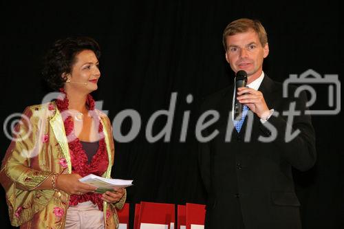 (C) Fotodienst/Anna Rauchenberger - 25.9.2007 - Wien - Heute wurde im Wiener Konzerthaus der Multimedia & Business Staatspreis verliehen. FOTO: Carina Felzmann (GF cox orange, Moderation), Klaus Hockl (GF Schausberger Druckerei, Laudator).