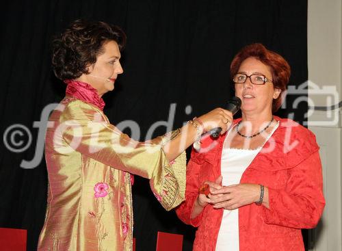 (C) Fotodienst/Anna Rauchenberger - 25.9.2007 - Wien - Heute wurde im Wiener Konzerthaus der Multimedia & Business Staatspreis verliehen. FOTO: Carina Felzmann (GF cox orange, Moderation) und Heidrun Silhavy (Staatssekretärin Bundeskanzleramt).