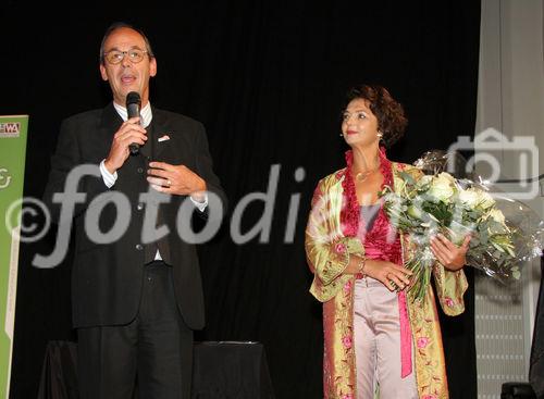 (C) Fotodienst/Anna Rauchenberger - 25.9.2007 - Wien - Heute wurde im Wiener Konzerthaus der Multimedia & Business Staatspreis verliehen. FOTO:  Peter A. Bruck (Beauftragter des BMWA für Multimedia & e-Business)Carina Felzmann (GF cox orange, Moderation)