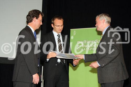 (C) Fotodienst/Anna Rauchenberger - 25.9.2007 - Wien - Heute wurde im Wiener Konzerthaus der Multimedia & Business Staatspreis verliehen. FOTO:  Gewinner der OCG Sonderauszeichnung und Dr. Gernhard Futschek (Präsident der Österreichischen Computer Gesellschaft)