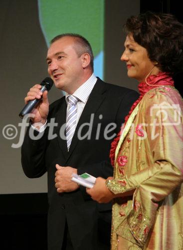 (C) Fotodienst/Anna Rauchenberger - 25.9.2007 - Wien - Heute wurde im Wiener Konzerthaus der Multimedia & Business Staatspreis verliehen. FOTO:  Ing. Martin Bredl (Präsident des PR Verbandes), Carina Felzmann (GF cox orange, Moderation)