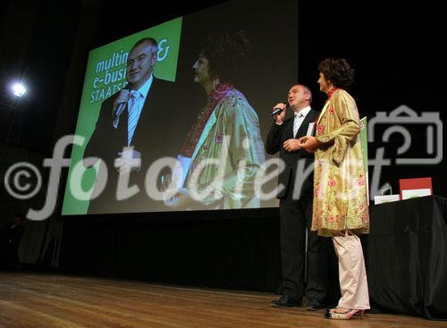 (C) Fotodienst/Anna Rauchenberger - 25.9.2007 - Wien - Heute wurde im Wiener Konzerthaus der Multimedia & Business Staatspreis verliehen. FOTO:   Carina Felzmann (GF cox orange, Moderation), Ing. Martin Bredl (Präsident des PR Verbandes).