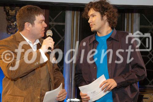 (C)fotodienst/Mag. Daniel Katzinger - Wien 25.11.2006 ICNM-EUROPRIX Top Talent Gala 2006 - Preisverleihung der einzelnen Kategorien, des Sonderpreises und des Gesamtsiegers.
Foto v.l.: Adam Montandon (Moderator), Cosmin Moldovan (Sprecher der Jury)