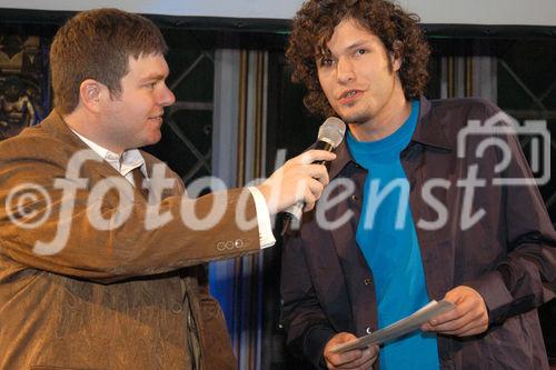 (C)fotodienst/Mag. Daniel Katzinger - Wien 25.11.2006 ICNM-EUROPRIX Top Talent Gala 2006 - Preisverleihung der einzelnen Kategorien, des Sonderpreises und des Gesamtsiegers.
Foto v.l.: Adam Montandon (Moderator), Cosmin Moldovan (Sprecher der Jury)