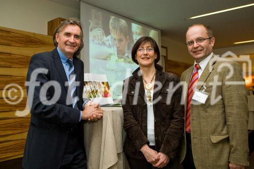 Mediziner erarbeiten aktuelle Richtlinien zur richtigen Kinderernaehrung, Tagung im Castellani Parkhotel Salzburg; 2008-02-27. (C) fotodienst/Chris Hofer; Bild zeigt: v.l. Primar Univ.Prov. Dr. Karl Zwieauer, Dipl.oec.troph. Britta Macho, Prim. Dr. Meinrad Lindschinger