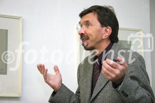 (C) Fotodienst/Anna Rauchenberger - 04.12.2007 - Wien - Pfizer veranstaltete Vorträge im Pathologisch Anatomischen Museum. FOTO: Prof. Dr. Christian Wöber (Oberarzt an der Univ.-Klinik für Neurologie, AKH Wien) referiert zum Thema 'Kopfschmerz oder Migräne?'