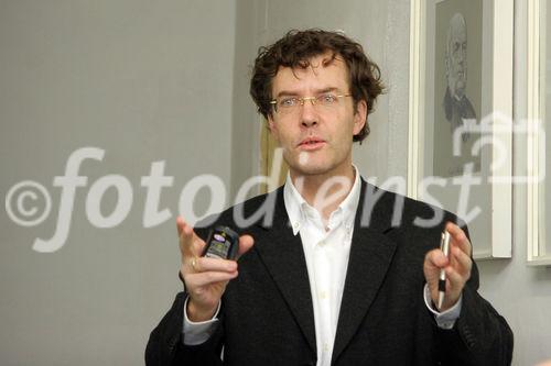 (C) Fotodienst/Anna Rauchenberger - 04.12.2007 - Wien - Pfizer veranstaltete Vorträge im Pathologisch Anatomischen Museum. FOTO: Univ.-Prof. Dr. Burkhard Gustorff, Abt.f. Allgemeine Anästhesie, AKH Wien, referiert zum Thema 'Rheuma oder Nervenschmerz?'