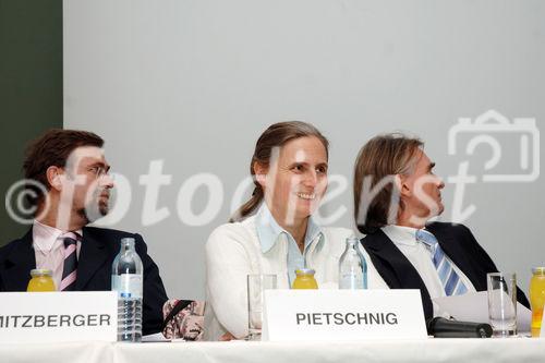 Eine der Hauptaufgaben der Ernährungserziehung ist es heute, Kinder rechtzeitig zur richtigen und ausgewogenen Essensauswahl zu motivieren.
Foto v.li: Dr. Rudolf Schmitzberger (Facharzt f.Kinder-u.Jugendheilkunde); Dr.Beate Pietschnig  (klinische Pädiaterin); Prim.Univ.Prof.Dr.Karl Zwiauer (klinischer Pädiater,St.Pölten)
©fotodienst/Nadine Bargad