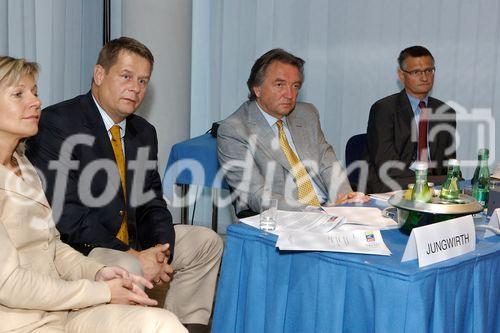 Urologen Kongress 2007, Salzburg Congress, 2007-06-14; Bild zeigt: Dr. Michael Eisenmenger, Prim.Univ.Prof. Dr. Walter Stackl, Univ.Prof. Dr. Andreas Jungwirth; Copyright: fotodienst.at/Chris Hofer