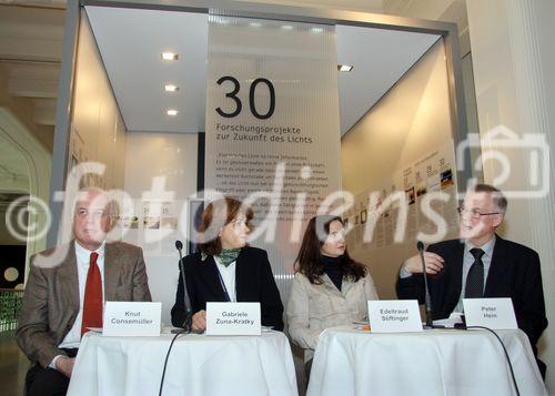 (C) fotodienst/Anna Rauchenberger - Wien 29.01.2007  - Wanderausstellung 'Lichtsätrke - 30 Forschungsprojekte zur Zukunft des Lichts' ich Technischen Museum Wien. FOTO v.l.: Dr. Knut Consemüller (Vorsitzender des Rats für Forschung und Technologieentwicklung, RFT), Dr, Gabriele Zuna-Kratky (Direktorin Technisches Museum Wien), Mag. Edeltraud Stiftinger (Geschäftsführung ZIT Zentrum für Innovation und Technologie GmbH), DI Peter Hein (Kompetenzzentrum Licht GmbH).