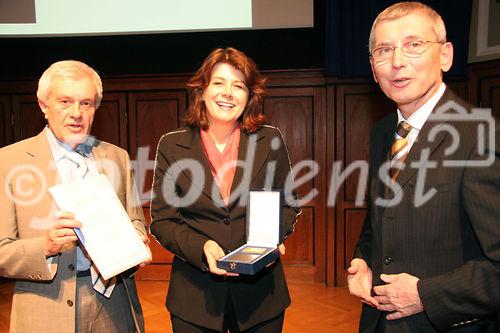 IGM-Preis Verleihung an die Direktorin des Technischen Museums Wien -  v.l. Helmut Zwickl,  Dr. Gabriele Zuna-Kratky, Leo Musil (CR Freie Fahrt)
