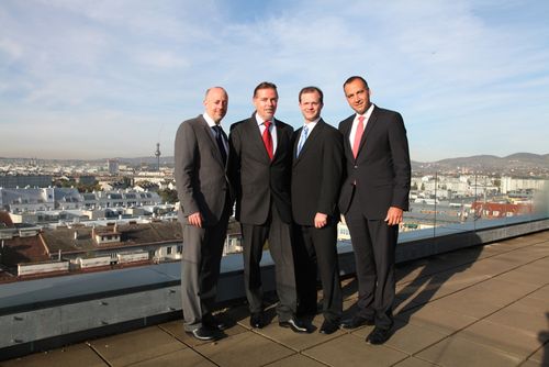 im Bild v.l.n.r: Dr. Philipp Müller, Head of Cybersecurity, CSC Deutschland, Autor; Andreas Schaupp, Head of Cybersecurity , CSC Austria and Eastern Europe; Peter Rehhäuser, Head of CSC Cybersecurity Demonstration Center, CSC Deutschland; Norbert Haslacher, CEO, CSC Austria and Eastern Europe