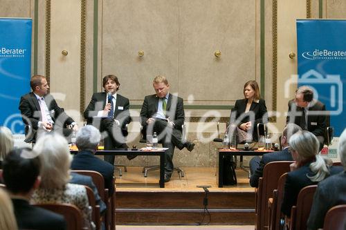 Tag der Weiterbilung - PersonalistInnenfrühstück mit Podiumsdiskussion 'Öffnung der Arbeitsmärkte'Tag der Weiterbilung - PersonalistInnenfrühstück mit Podiumsdiskussion 'Öffnung der Arbeitsmärkte'
Foto: vlnr: Mag. Patrick Sagmeister (Handelsdelegierter in Pressburg), Mag. Martin Röhsner (Geschäftsführung die Berater®), Nikolaus Koller (Die Presse), Mag. Julia Kniescheck  (Leitung Human Resources, Wirtschaftsagentur Wien), Prof. Dr. Gerhard Riemer (Bereichsleiter Bildung, Innovation und Forschung, Industriellenvereinigung)