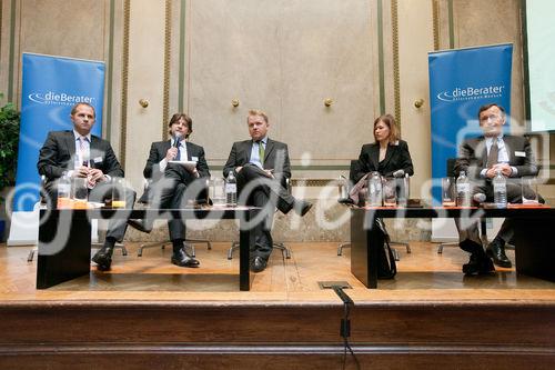 Tag der Weiterbilung - PersonalistInnenfrühstück mit Podiumsdiskussion 'Öffnung der Arbeitsmärkte'Tag der Weiterbilung - PersonalistInnenfrühstück mit Podiumsdiskussion 'Öffnung der Arbeitsmärkte'
Foto: vlnr: Mag. Patrick Sagmeister (Handelsdelegierter in Pressburg), Mag. Martin Röhsner (Geschäftsführung die Berater®), Nikolaus Koller (Die Presse), Mag. Julia Kniescheck  (Leitung Human Resources, Wirtschaftsagentur Wien), Prof. Dr. Gerhard Riemer (Bereichsleiter Bildung, Innovation und Forschung, Industriellenvereinigung)