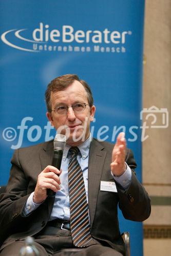 Tag der Weiterbilung - PersonalistInnenfrühstück mit Podiumsdiskussion 'Öffnung der Arbeitsmärkte'Tag der Weiterbilung - PersonalistInnenfrühstück mit Podiumsdiskussion 'Öffnung der Arbeitsmärkte'Foto: Prof. Dr. Gerhard Riemer (Bereichsleiter Bildung, Innovation und Forschung, Industriellenvereinigung)