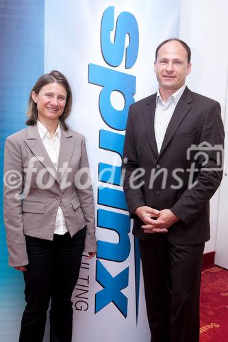 (C) fotodienst / Anna Rauchenberger - Wien, am 18.05.2010 – Beim heutigen Business-Frühstück zum Thema Datenqualität im Arcotel Kaiserwasser wurde das Vorgehensmodell von potenziellen Datenqualitäts-Initiativen auf Basis von Dienstleistungen von ‚Sphinx IT Consulting’ präsentiert  sowie Oracle DQ-Tools vorgestellt. FOTO v.l.: DI Birgit Walk, Sphinx IT Consulting GmbH, Erwin Bauer, Oracle Austria