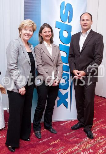 (C) fotodienst / Anna Rauchenberger - Wien, am 18.05.2010 – Beim heutigen Business-Frühstück zum Thema Datenqualität im Arcotel Kaiserwasser wurde das Vorgehensmodell von potenziellen Datenqualitäts-Initiativen auf Basis von Dienstleistungen von ‚Sphinx IT Consulting’ präsentiert  sowie Oracle DQ-Tools vorgestellt. FOTO v.l.: DI Ingrid Kriegl, Sphinx IT Consulting GmbH, DI Birgit Walk, Sphinx IT Consulting GmbH, Erwin Bauer, Oracle Austria