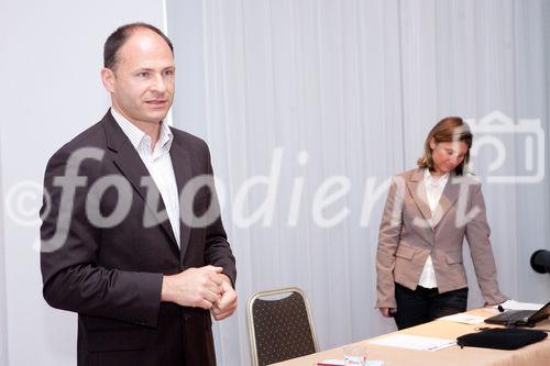 (C) fotodienst / Anna Rauchenberger - Wien, am 18.05.2010 – Beim heutigen Business-Frühstück zum Thema Datenqualität im Arcotel Kaiserwasser wurde das Vorgehensmodell von potenziellen Datenqualitäts-Initiativen auf Basis von Dienstleistungen von ‚Sphinx IT Consulting’ präsentiert  sowie Oracle DQ-Tools vorgestellt. FOTO v.l.: Erwin Bauer, Oracle Austria, DI Birgit Walk, Sphinx IT Consulting GmbH