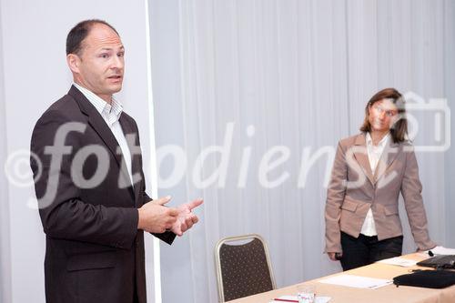 (C) fotodienst / Anna Rauchenberger - Wien, am 18.05.2010 – Beim heutigen Business-Frühstück zum Thema Datenqualität im Arcotel Kaiserwasser wurde das Vorgehensmodell von potenziellen Datenqualitäts-Initiativen auf Basis von Dienstleistungen von ‚Sphinx IT Consulting’ präsentiert  sowie Oracle DQ-Tools vorgestellt. FOTO v.l.: Erwin Bauer, Oracle Austria, DI Birgit Walk, Sphinx IT Consulting GmbH