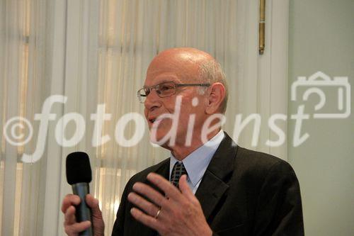 Pressekonferenz St. Anna Kinderkrebs Forschung startet EU Initiative im Kampf gegen Krebs bei Kindern. Hotel Bristol, 12.4.2011 (c) Julia Fuchs Am Bild: Univ. Prof. Dr. Helmut Gadner (Institutsleiter der St. Anna Kinderkrebs Forschung)