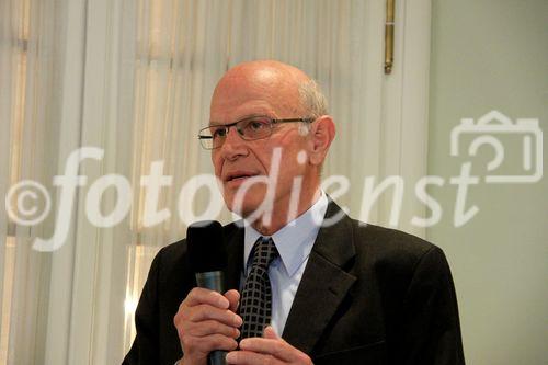 Pressekonferenz St. Anna Kinderkrebs Forschung startet EU Initiative im Kampf gegen Krebs bei Kindern. Hotel Bristol, 12.4.2011 (c) Julia Fuchs Am Bild:  Univ. Prof. Dr. Helmut Gadner (Institutsleiter der St. Anna Kinderkrebs Forschung)