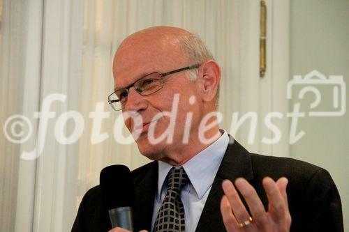 Pressekonferenz St. Anna Kinderkrebs Forschung startet EU Initiative im Kampf gegen Krebs bei Kindern. Hotel Bristol, 12.4.2011 (c) Julia Fuchs Am Bild: Univ. Prof. Dr. Helmut Gadner (Institutsleiter der St. Anna Kinderkrebs Forschung)