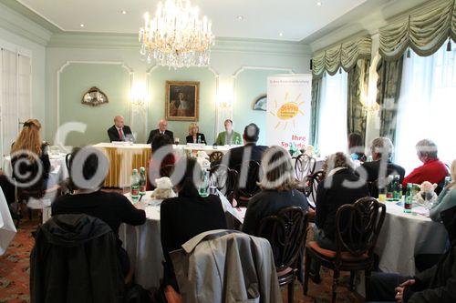 Pressekonferenz St. Anna Kinderkrebs Forschung startet EU Initiative im Kampf gegen Krebs bei Kindern. Hotel Bristol, 12.4.2011 (c) Julia Fuchs Am Bild: Riccardo Giacometti (Direktor der Hotels Bristol und Imperial), OA Univ.-Doz. Dr. Ruth Ladenstein (Leitende Oberärztin am St. Anna Kinderspital), Univ.Prof. Dr. Heinrich Kovar (Wiss. Direktor der St. Anna Kinderkrebs Forschung) und Univ. Prof. Dr. Helmut Gadner (Institutsleiter der St. Anna Kinderkrebs Forschung)