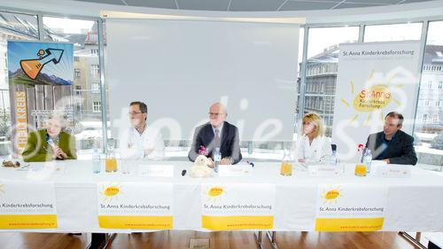 (C)fotodienst/Anna Rauchenberger Wien, 09.12.2010  - Spannungsfeld Kinderkrebs: Politisches Handeln in Österreich ist gefordert. ‚Was gilt der Prophet im eigenen Land’, fragen St. Anna Ärzte und Forscher. FOTO v.l.: OA Dr. Eva Frey, Oberärztin der hämato-onkologischen Ambulanz am St. Anna Kinderspital, Projektpartnerin des EU-Projektes „Pancaresurfup“, OA Univ.-Doz. Dr. Michael Dworzak, Stellvertretender ärztlicher Leiter des St. Anna Kinderspitals, Projektpartner des EU-Projektes „DIRECT“, Kinderkrebsforscher, Univ.-Prof. Dr. Helmut Gadner, Institutsleiter der St. Anna Kinderkrebsforschung, Koordinator des EU-Projektes „DIRECT“, Ärztlicher Direktor des St. Anna Kinderspitals bis 30.06.2010, OA Univ.-Doz. Dr. Ruth Ladenstein, MBA, cPM, Leitende Oberärztin am St. Anna Kinderspital, Präsidentin von SIOPE (Internationale Gesellschaft für pädiatrische Onkologie in Europa) und Leiterin des Koordinationszentrums für Klinische Studien und Statistik der St. Anna Kinderkrebsforschung, Univ.-Doz. Heinrich Kovar, Wissenschaftlicher Direktor der St. Anna Kinderkrebsforschung, Projektpartner des EU-Projektes „ASSET“