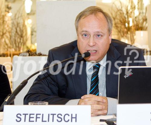 (c) fotodienst/Anna Rauchenberger - Wien, am 09.11.2011 – Der Trend zu natürlichen Heilmethoden und Behandlungsweisen ist gegenwärtig ungebrochen. Heute wurde im Restaurant Hansen die neue französische Marke 'Puressentiel' präsentiert. Puressentiel vertreibt ab Herbst auch in Österreich natürliche und anwendungsfertige Produkte aus ätherischen Ölen von höchster Qualität. 
Isabelle und Marco Pacchioni, international renommierte Aromatherapie-Experten und Gründer des Laboratoire Puressentiel. FOTO Dr. Wolfgang Steflitsch, Präsident der Österreichischen Gesellschaft für wissenschaftliche Aromatherapie und Aromapflege und Facharzt für Lungenheilkunde: