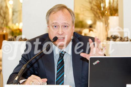  (c) fotodienst/Anna Rauchenberger - Wien, am 09.11.2011 – Der Trend zu natürlichen Heilmethoden und Behandlungsweisen ist gegenwärtig ungebrochen. Heute wurde im Restaurant Hansen die neue französische Marke 'Puressentiel' präsentiert. Puressentiel vertreibt ab Herbst auch in Österreich natürliche und anwendungsfertige Produkte aus ätherischen Ölen von höchster Qualität. FOTO Dr. Wolfgang Steflitsch, Präsident der Österreichischen Gesellschaft für wissenschaftliche Aromatherapie und Aromapflege und Facharzt für Lungenheilkunde: