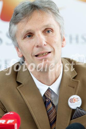  (c) fotodienst/Anna Rauchenberger - Wien, am 21.03.2012 – Die Selbsthilfeorganisationen des chronisch entzündlichen Formenkreises stellen ihren gemeinsamen Forderungskatalog vor. Er umfasst vier Kernpunkte ehest mögliche Diagnose und Therapie, Lebensqualität, der bewusste CeE-Patient und eine starke Patientenvertretung. FOTO:   a.o Univ.-Prof. Dipl. Ing Dr. Harald Vogelsang, AKH MedUniWien, KIM III/Gastroenterolgie und Hepatologie: