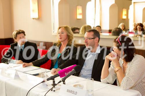  (c) fotodienst/Anna Rauchenberger - Wien, am 15.05.2012 – Forschungen in der Gendermedizin zeigen geschlechtsspezifische Unterschiede zwischen Männern und Frauen in der Medizin. Frauen, insbesondere berufstätige Mütter, sind in  verstärktem Ausmaß von Stress durch Mehrfachbelastung betroffen. Adipositas aber auch Symptome wie häufige Bauchkrämpfe sind daher besonders bei Frauen im Steigen begriffen. Über diese Zivilisationskankheiten, die verstärkt bei Frauen auftreten, wurde heute im Rahmen einer Pressekonferenz im Café Museum gesprochen. FOTO v.l. Thomas Braunstorfer, Public Health PR, Univ-Prof. Dr. Alexandra Kautzky-Willer, Lehrstuhl für Gender Medizin MedUni Wien, FA f. Innere Medizin, Endokrinologie und Stoffwechsel, Prim. Dr. Michael Häfner, Vorstand Interne Abteilung KH St. Elisabeth Wien, FA f. Innere Medizin, Gastroenterologie und Hepatologie, Eva Maria Marold, Busy-Mum, Kabarettistin: