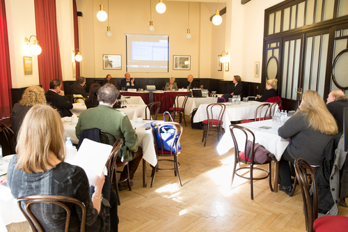  (c) fotodienst/Anna Rauchenberger - Wien, am 06.03.2013 – Das Glaukkom, im Volksmund auch „Grüner Star“ genannt, ist eine Erkrankung des Sehnervs und wird oft erst erkannt, wenn der Sehnerv bereits irreparabel geschädigt ist. Die Betroffenen leiden dann unter Gesichtsfeldausfällen, die bis zur völligen Erblindung reichen können. Nur mit der regelmäßigen Glaukomkontrolle durch den Augenarzt kann der „Grüne Star“ rechtzeitig erkannt werden.