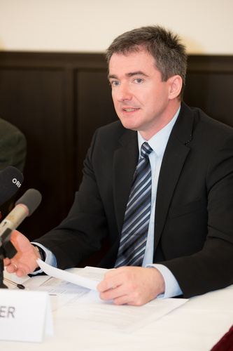  (c) fotodienst / Anna Rauchenberger - Wien, am10.03.2014 - Pressekonferenz anlässlich des Weltglaukomtages 2014 im Cafe Griensteidl Betroffenen des Grünen Stars, die nicht rechtzeitig zur Vorsorgeuntersuchung gehen, droht die Endstation Erblindung. Im Rahmen des Weltglaukomtages 2014 soll das Wissen über den Grünen Star in der Bevölkerung erweiter werden, um damit viele unnötige Erblindungen zu verhindern. FOTO: OA Univ.-Prof. Dr. Herbert Reitsamer, FA für Augenheilkunde und Optometrie, Wissenschaftlicher Sekretär der Österreichischen Ophthalmologischen Gesellschaft, Professor für Glaukomfoschung und Leiter der Glaukomambulanz der Universitätsklinik für Augenheilkunde Salzburg sowie des Glaukomvorsorgeprogramms des Landes Salzburg: