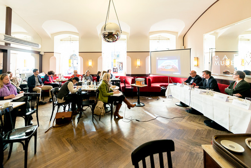 Anlässlich des Weltglaukomtages 2015 fand am 3. März im Café Museum ein Pressegespräch zur weitverbreiteten, jedoch wenig bekannten Erkrankung des Grünen Stars statt. Primarius Thomas Michael Radda, Professor Herbert Reitsamer sowie Doktor Anton Hommer präsentierten die aktuellsten medizinischen Erkenntnisse. Als Betroffener schilderte Rock'n'Roll-Entertainer Ty Tender alias Fritz Weiler seinen äußerst glücklich verlaufenen Krankheitsverlauf.