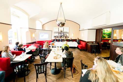 Anlässlich des Weltglaukomtages 2015 fand am 3. März im Café Museum ein Pressegespräch zur weitverbreiteten, jedoch wenig bekannten Erkrankung des Grünen Stars statt. Primarius Thomas Michael Radda, Professor Herbert Reitsamer sowie Doktor Anton Hommer präsentierten die aktuellsten medizinischen Erkenntnisse. Als Betroffener schilderte Rock'n'Roll-Entertainer Ty Tender alias Fritz Weiler seinen äußerst glücklich verlaufenen Krankheitsverlauf.