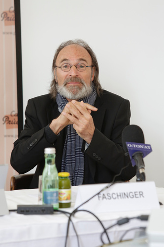 Ein heimtückischer Dieb schleicht durchs Land und stiehlt Menschen Ihr Augenlicht. Immer wieder bemerken Betroffene viel zu spät, dass sie bestohlen wurden. Es sind bereits 80.000 Fälle in Österreich bekannt. Der Dieb konnte identifiziert werden: es handelt sich um das Glaukom, das auch den Decknamen Grüner Star benutzt. Im Bild: Univ.-Prof. Dr. Christoph Faschinger, Facharzt für Augenheilkunde und Optometrie, Stv. Klinikvorstand Universitäts-Augenklinik der Medizinischen Universität Graz