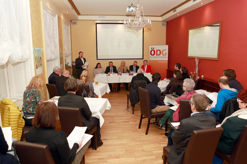 In Österreich gibt es derzeit rund 1.600 schulpflichtige Kinder mit Typ 1 Diabetes. Die Österreichische Diabetes Gesellschaft und der Hauptverband der österreichischen Sozialversicherungsträger präsentierten deshalb zielgerichtete Maßnahmen für den Schulbereich: Von der Aufklärungsinitiative bis zur fachlichen Fortbildung.