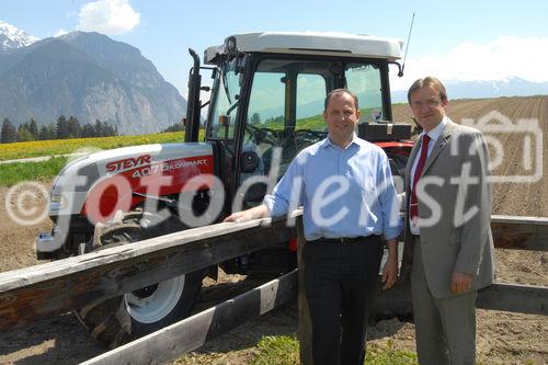 Die Oberinntaler Erdäpfel und die Osttiroler Kartoffeln sind am Donnerstag im tirolerischen Ranggen von Bundesminister Josef Pröll und Agrarlandesrat Anton Steixner in den Kreis der GENUSS REGION ÖS-TERREICH aufgenommen worden. „Der Erfolg der Genussregion-Initiative spiegelt die steigende Nachfrage der Konsumenten nach frischen, naturbelassenen und regionalen Produkten wider“, gratulierte Mag. Christoph Holzer, Geschäftsführer der SPAR-Zentrale Wörgl, als Vertreter der Allianz für starke Regionen.